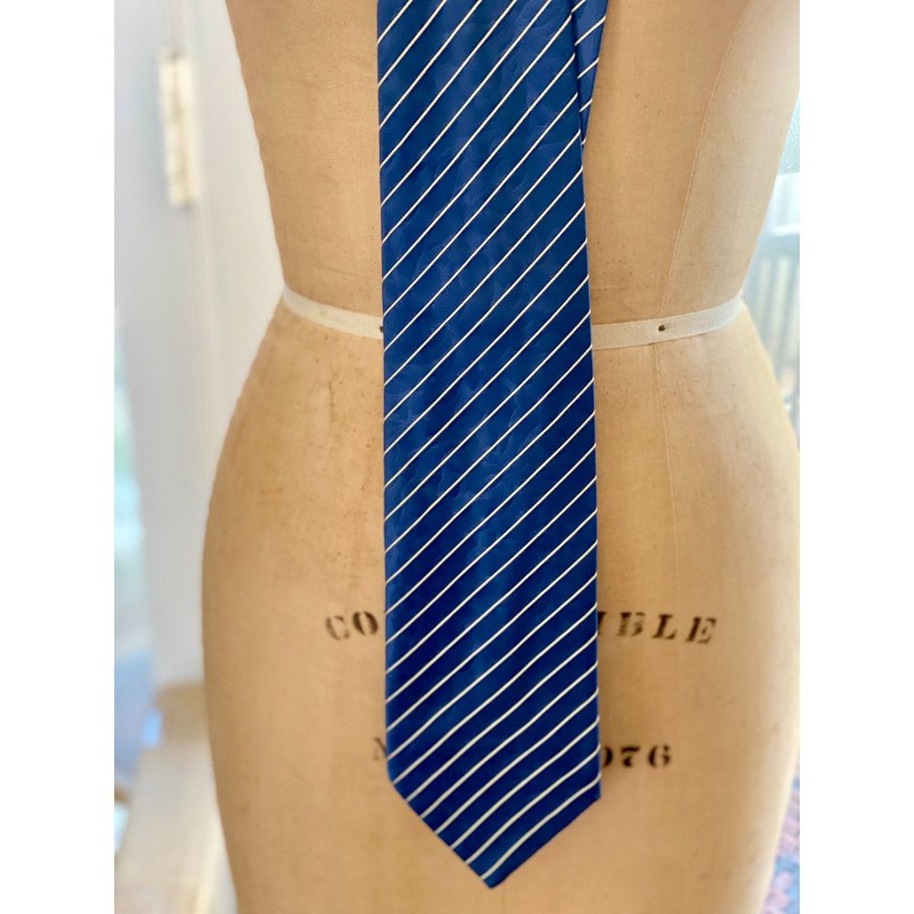Lanvin Paris Cornflower Blue Floral Weave Cream Raised Stripe 100% Silk Necktie